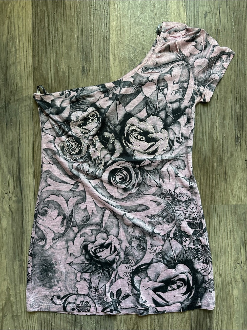 deb One Shoulder Rhinestone Rose Graphic Top – Size Large